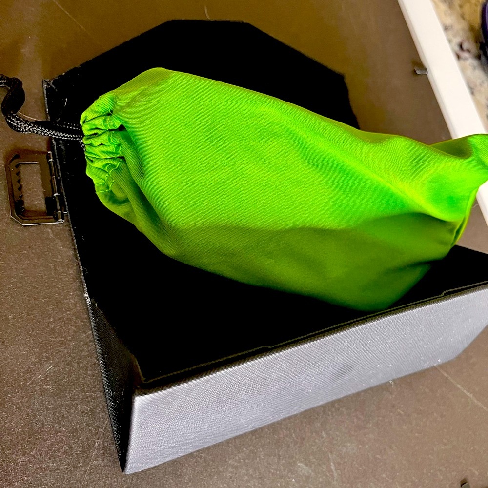 NWOT  Kate Spade grey gradient sunglasses in original green satin bag - Picture 8 of 9